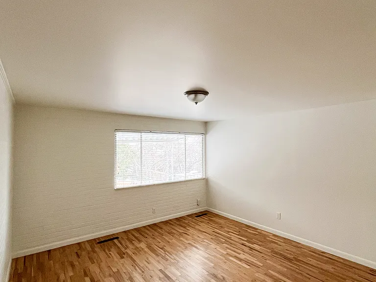 2626 E Blaine Ave — Photo 5