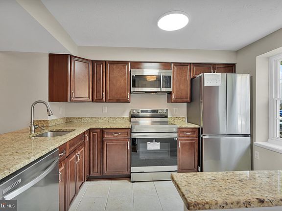 3rd image of 13616 Forest Pond Ct