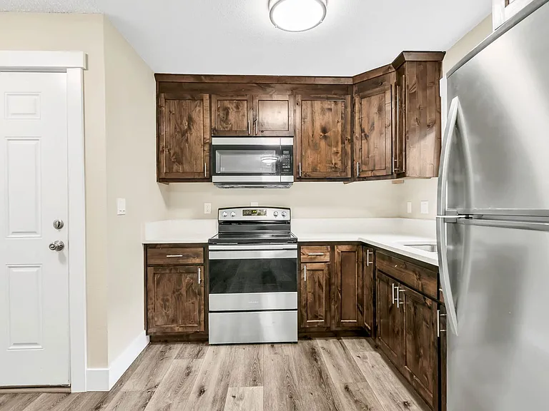 Cape Lee Apartments 2 & 3 Bedroom 1 Bathroom units — Photo 4