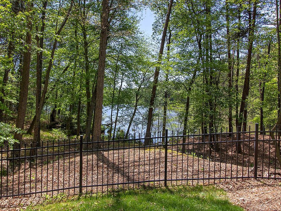2nd image of 1701 Regents Park Ln