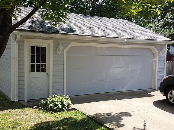 3rd image of 1740 Maplewood St NE