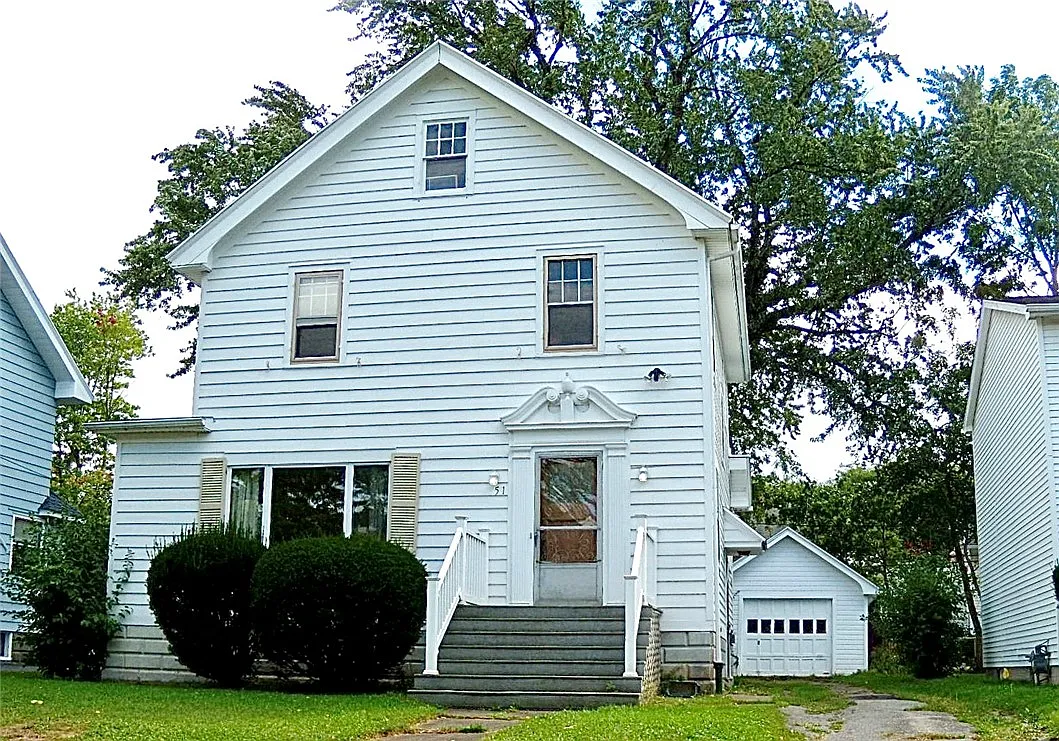 3 bed, 2.0 bath, 1374 sqft, $2,400 — Photo 1