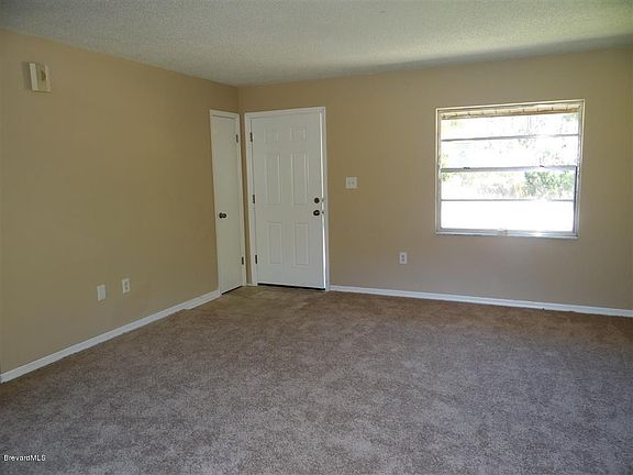 3rd image of 1320 Vander Ave SE