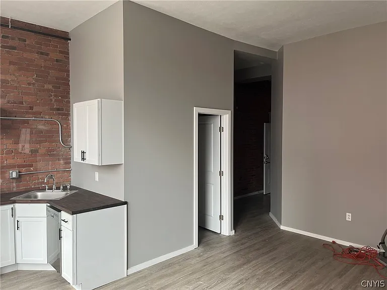 317 S Clinton St — Photo 8