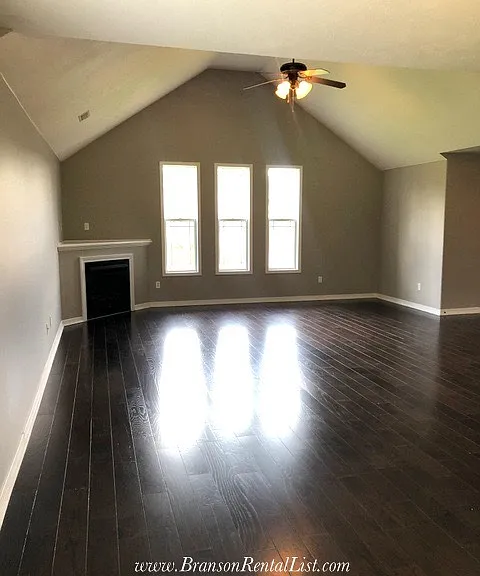 370 S Woods Way — Photo 4