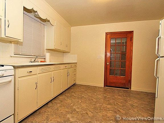5th image of 326 Country Club Dr