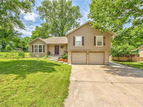 301 N Harrison St, Spring Hill, KS 66083