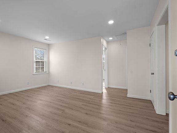 5th image of 2837 Brunswick Dr