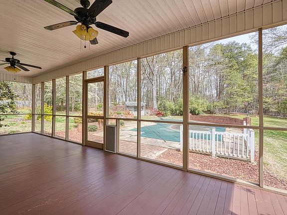 5th image of 107 Woodwind Dr