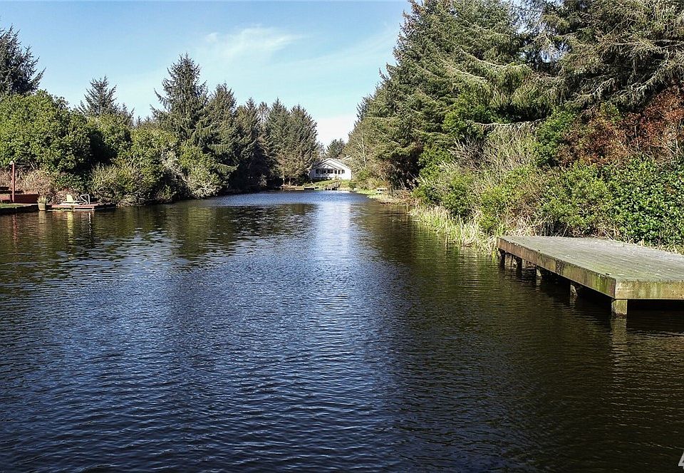 1st image of 572 Kahkwo Ct SE