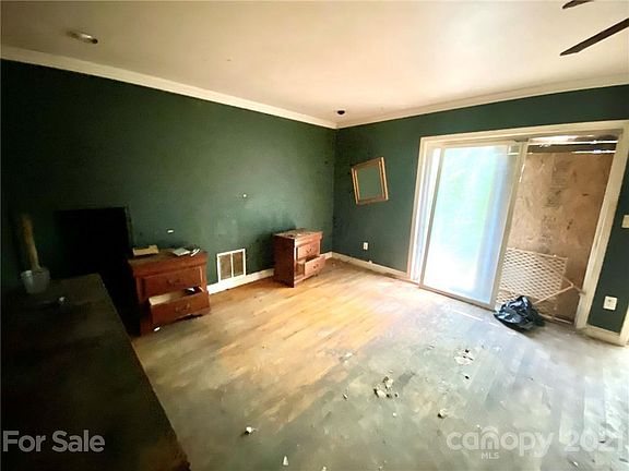 4th image of 2046 N Rugby Rd