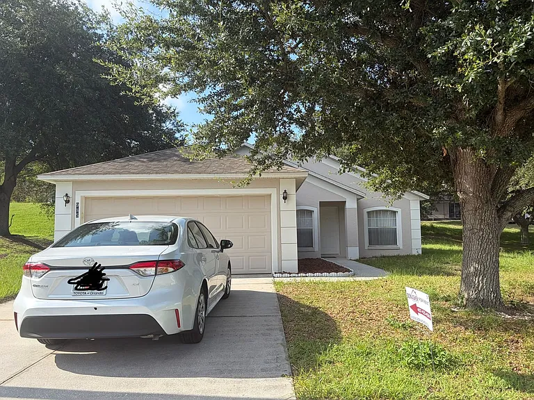 985 Scenic View Cir — Photo 1