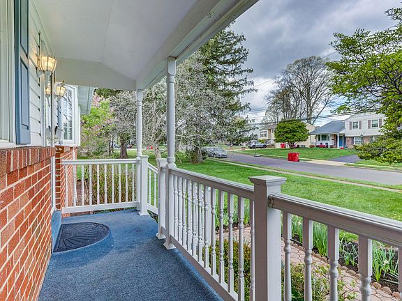 4th image of 931 Cornell Dr