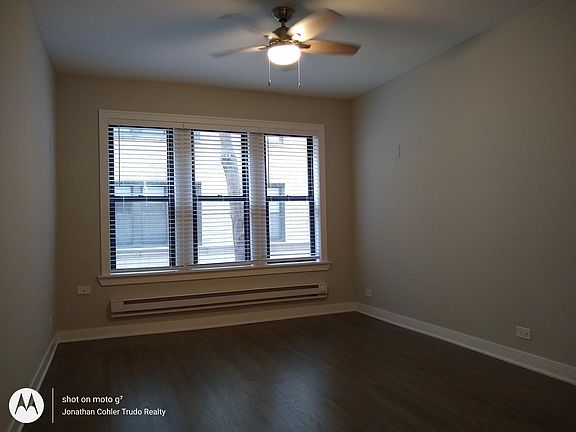 4th image of 619 W Melrose St #1C