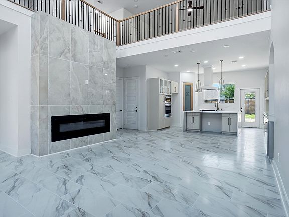 4th image of 400 Hideaway Ct