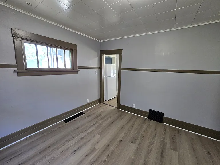 506 Fowler St — Photo 12