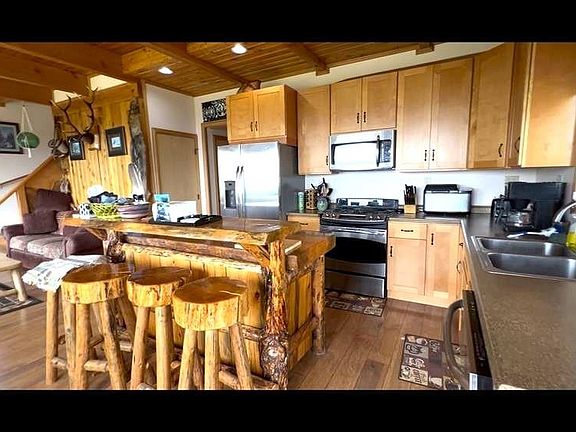 5th image of 314 NE Beluga Ln