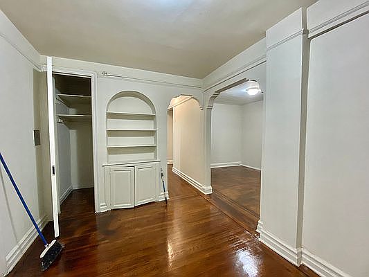 3rd image of 150 E 18th St APT 1C