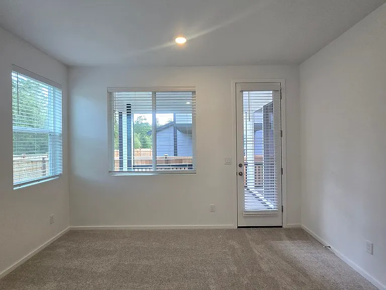 2700 Wonderland Way — Photo 13