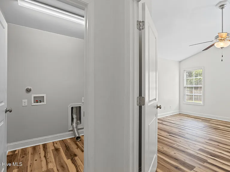 216 Jasmine Ln — Photo 12