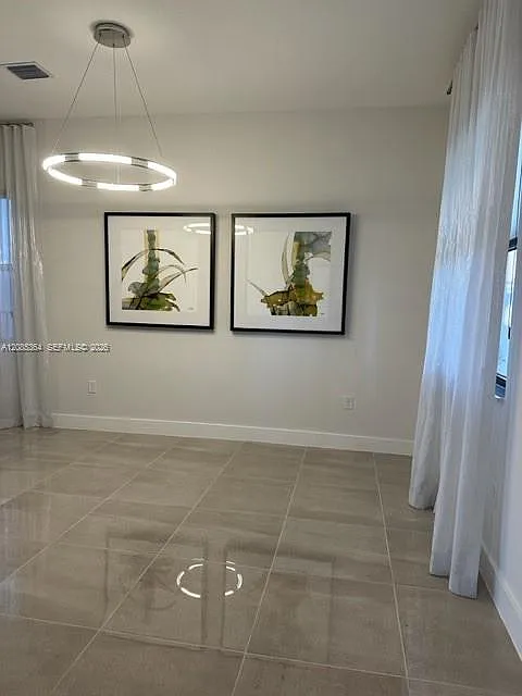 4 bed, 2704 sqft, $7,200 — Photo 3