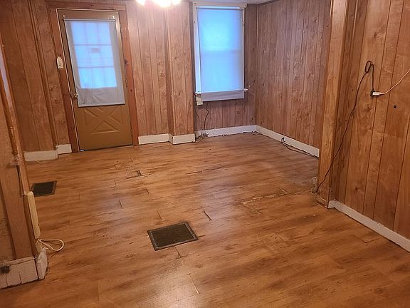 5th image of 215 E Pike St