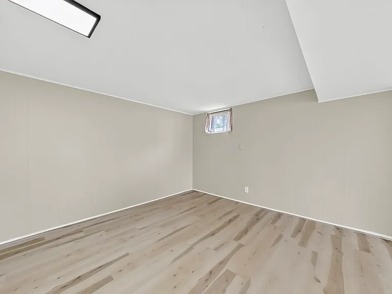 437 Warfield Ave — Photo 33
