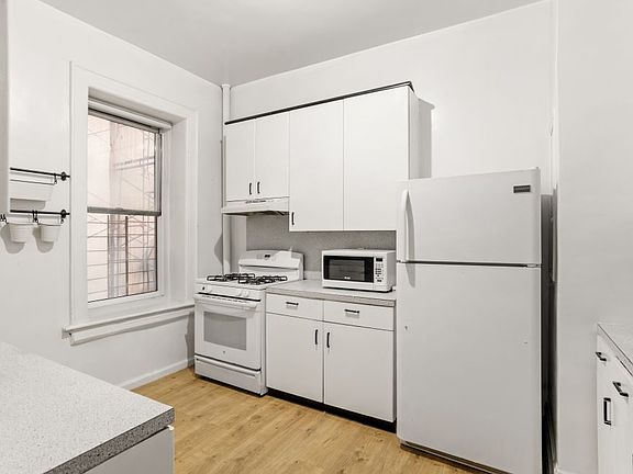 3rd image of 817 W End Ave APT 1A