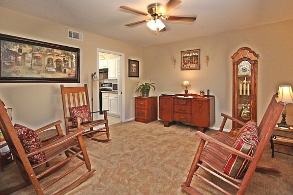 4th image of 6822 Marshall Place Dr