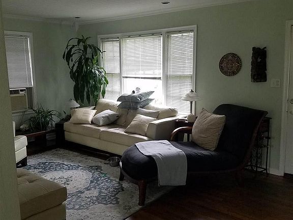 2nd image of 610 W Hernandez St
