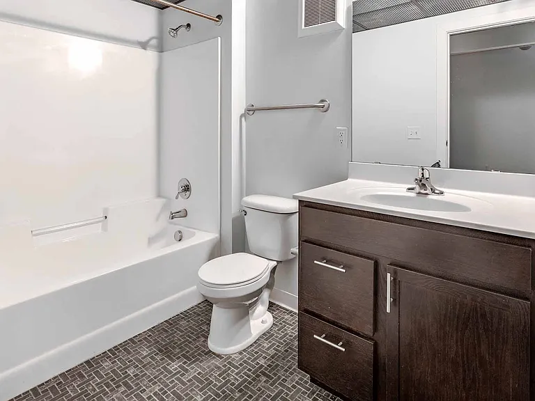 La Pompadour Apartments — Photo 7