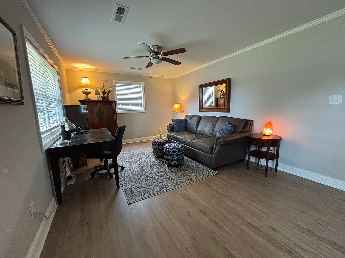 Building Photo - 322 Lantana Dr