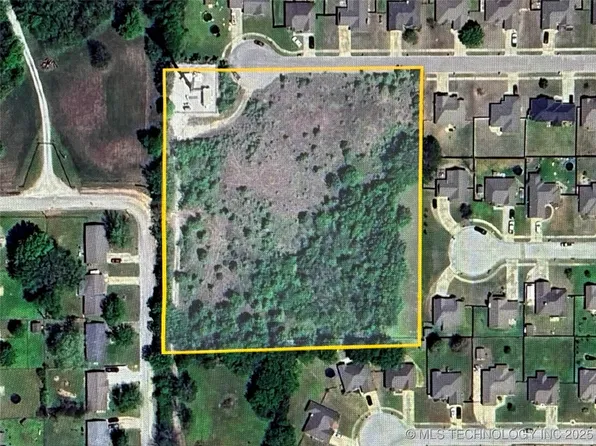 E 137th Pl S, Coweta, OK 74429