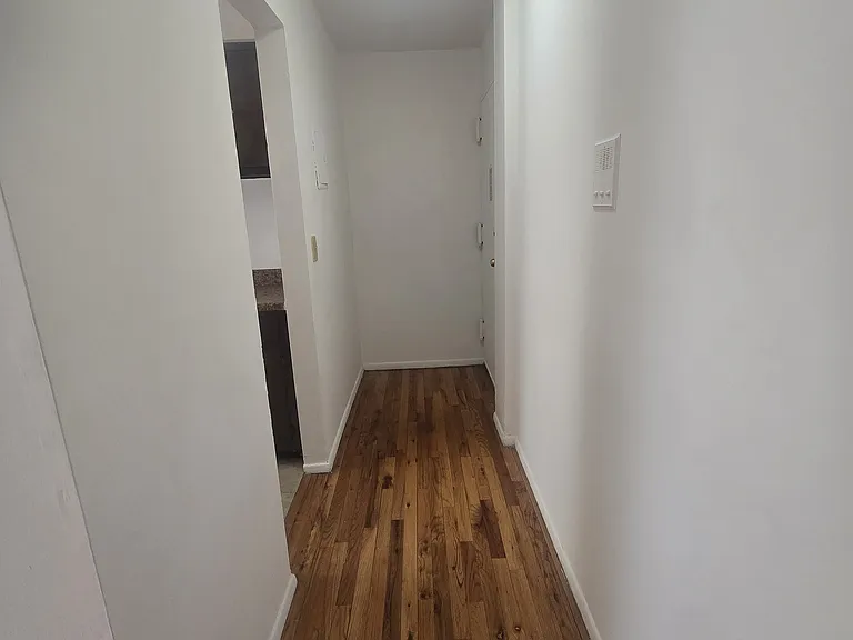 33 Bay Ter #1-A — Photo 2