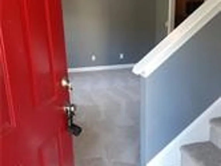 101B Laura Ln — Photo 2