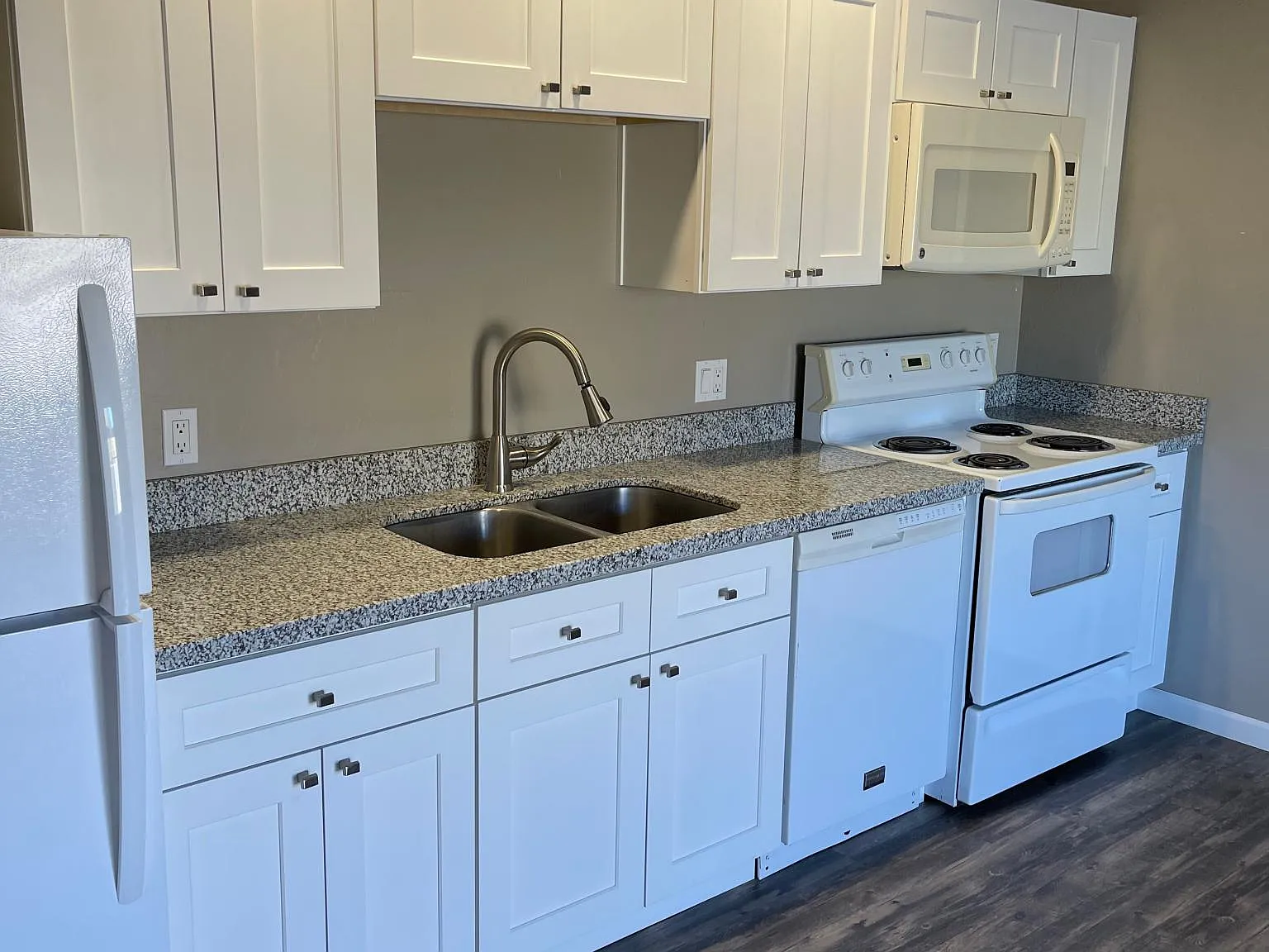 1233 E Halcyon Rd — Photo 3