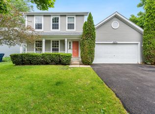 2051 Crossing Ln, Naperville, IL 60540