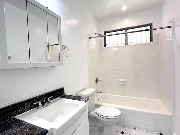 5th image of 6153 Lexington Ave APT 29