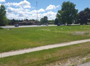 607 S 1st St, Edmore, MI 48829