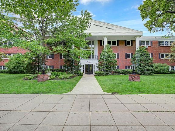 3rd image of 456 Summit Ave APT 301