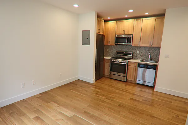 Rented by PMG Real Estate  | media 16