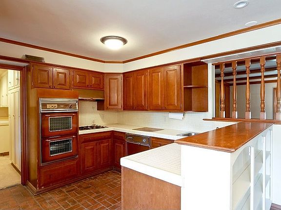 4th image of 5508 Montrose Dr