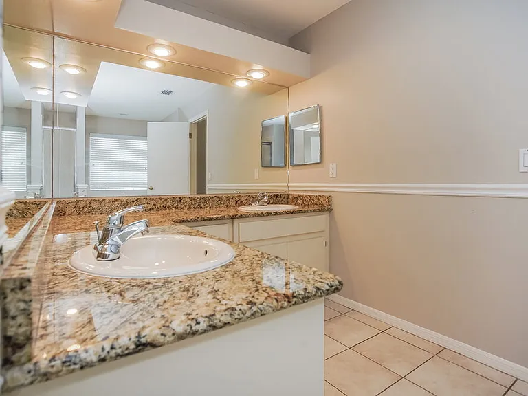 17703 Parkway Green Ln — Photo 10