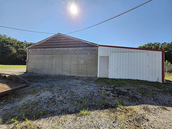 4th image of 2375 Pumpkin Rd