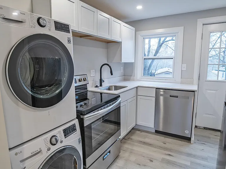 1020 Ash St #1020 — Photo 1