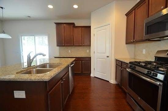 4th image of 304 Bracken Fern Rd