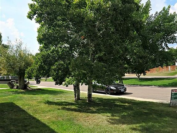 2nd image of 1933 Park Dr