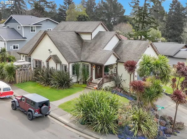 6931 Oakwood Ct, Brookings, OR 97415