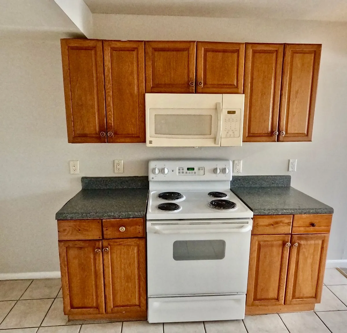 Studio, 1000 sqft, $1,200 — Photo 3