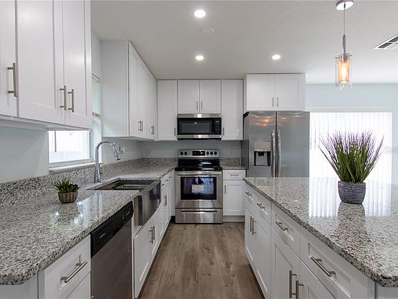 5th image of 3013 E Comanche Ave